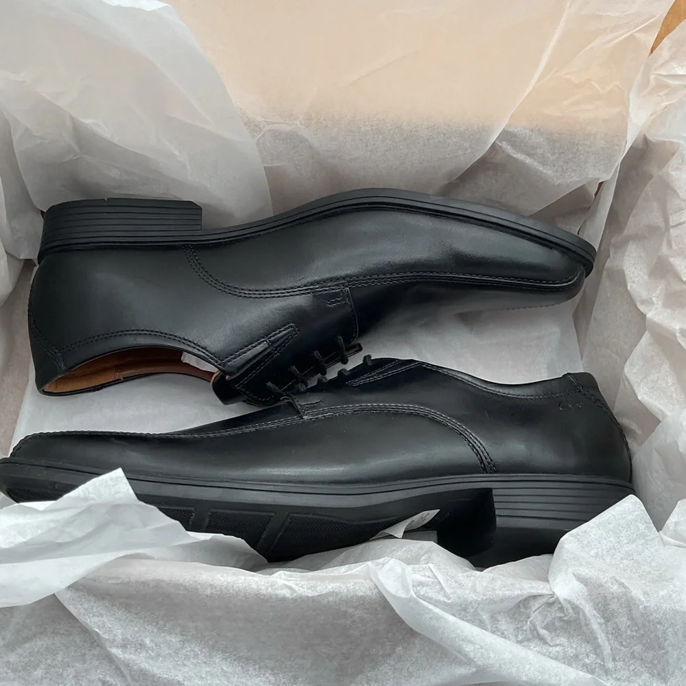 NWT Clarks Black‎ Leather Oxfords size 12M
